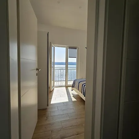 Sea View *